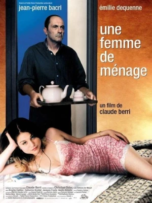  Une femme de ménage affiche 